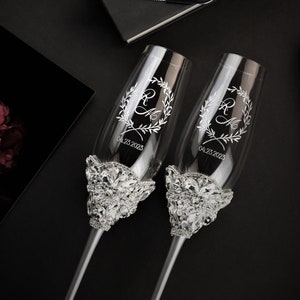 Personalized wedding gift for couple champagne flutes and cake cutting set Silver toasting glasses and cake set, Anniversary wedding gift champagne flutes