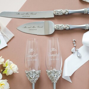 Wedding anniversary toasting glasses and Cake Server Set, Champagne flutes for bride and groom Wedding shower gift Champagne flutes cake set