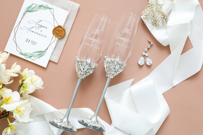 Wedding champagne flutes and cake cutting set, Bearer pillow gift for Bride, Bridal shower gift anniversary, toast glasses and cake cutter Silver