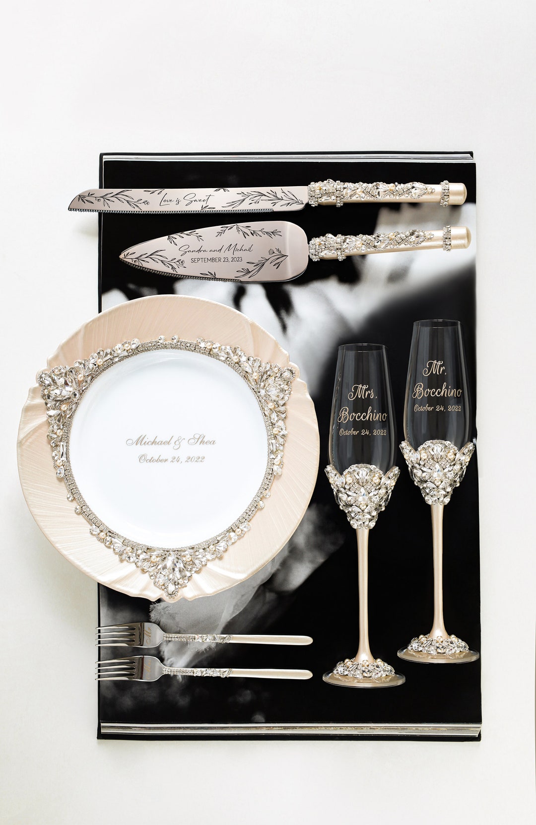 Personalized Wedding Gifts for Couple Champagne Flutes and Cake Cutting ...