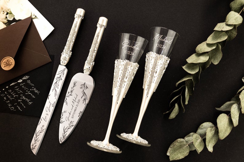 Wedding shower gifts for couple Engraved glasses for bride and groom Personalized champagne flutes Bridal shower gifts anniversary glasses Flutes and cake set