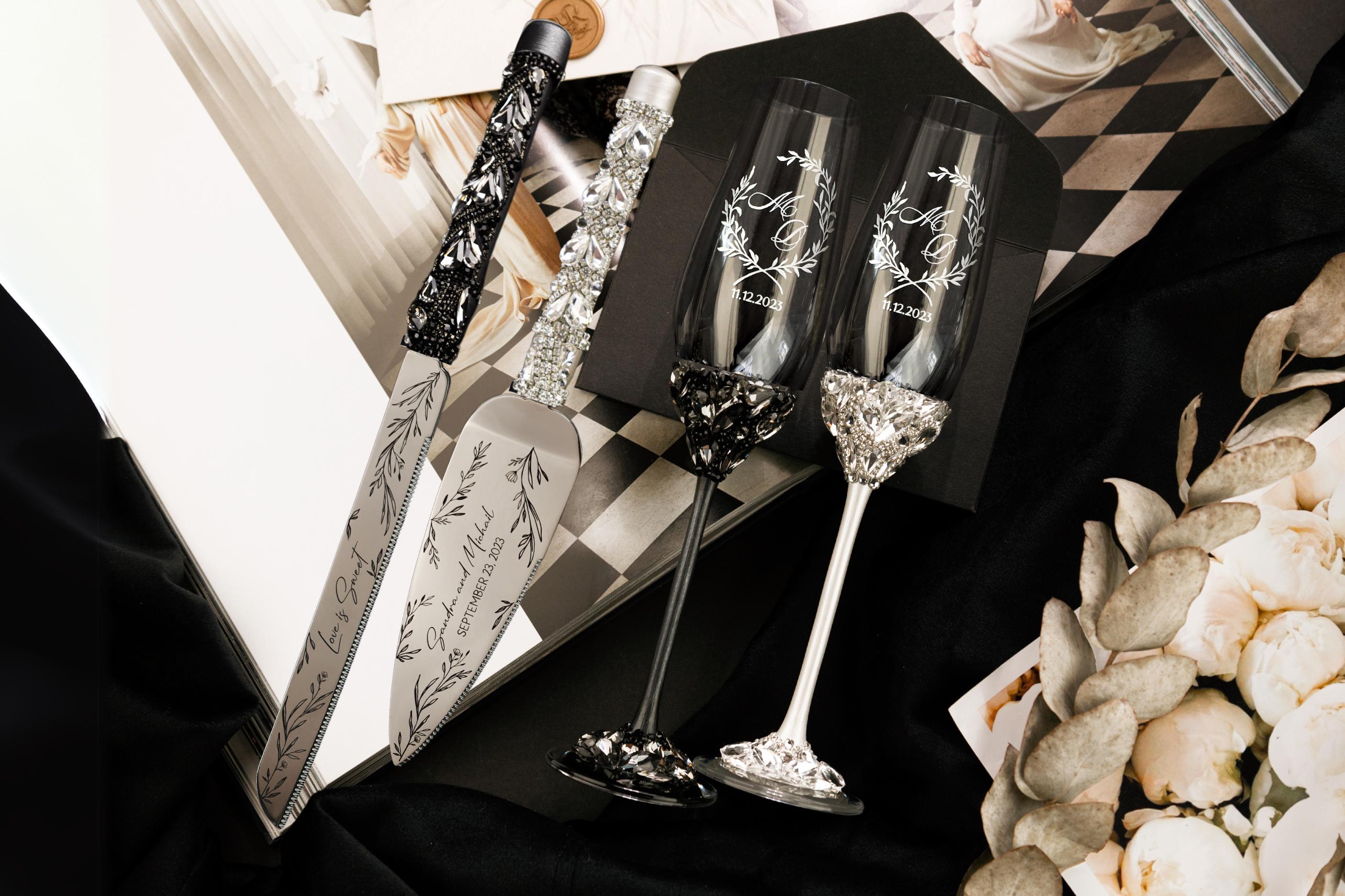 Personalized wedding Glasses for Bride and Groom, anniversary wedding gift for couple Engraved toasting glasses Mr and Mrs Black and white