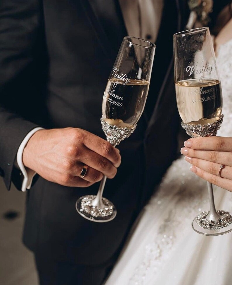 Elegant Wedding Gift Glasses Ideas to Spark Joy