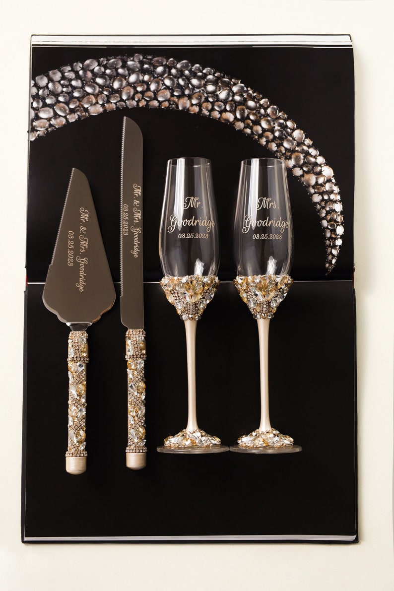 Wedding champagne flutes and cake cutting set, Bearer pillow gift for Bride, Bridal shower gift anniversary, toast glasses and cake cutter Ivory & Light Gold