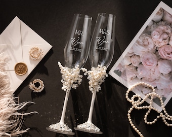 Personalized wedding glasses Wedding glasses toasting flutes light ivory pearls Cnampagne flutes wedding gift Champagne glasses Set of2