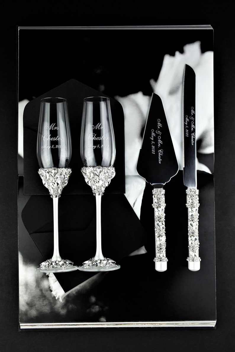 Wedding champagne flutes and cake cutting set, Bearer pillow gift for Bride, Bridal shower gift anniversary, toast glasses and cake cutter White