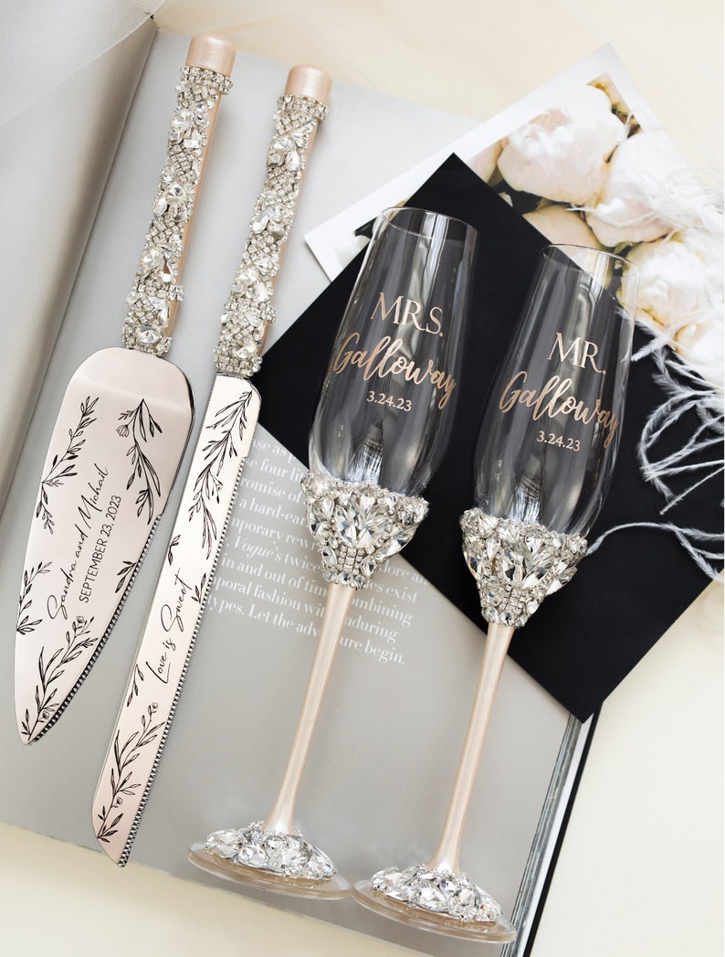 Personalized gifts Wedding glasses for Bride and Groom Cake Server Set Wedding plate forks Gold 50th Anniversary champagne flutes engraved Ivory & Silver