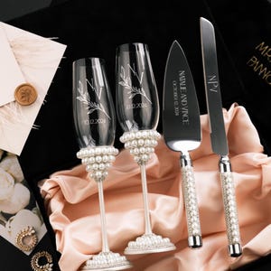 Personalized champagne flutes white pearl cake server set anniversary gift Engraved toasting glasses Bridal shower gifts for bride and groom