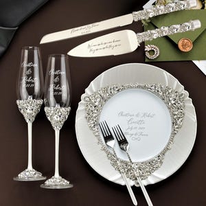 White engraved glasses for bride and groom champagne flutes personalized cake cutting set 50th Anniversary wedding gift for parents