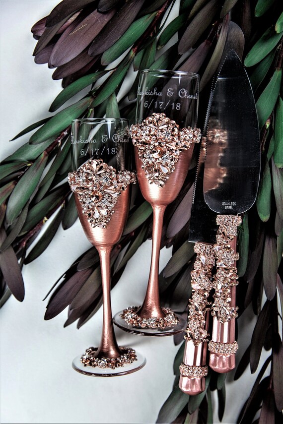 ROSE GOLD Wedding glasses and Cake Server Set cake knife rose gold bride and groom wedding toasting flutes wedding flutes cake set, set of 4
