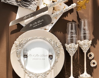 Personalized wedding gift for couple champagne flutes and cake cutting set, Plate, toasting glasses and cake set, Anniversary wedding gift