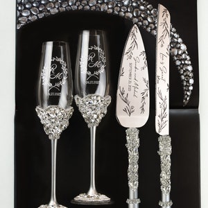 Personalized wedding gift for couple champagne flutes and cake cutting set Silver toasting glasses and cake set, Anniversary wedding gift flutes & cake set