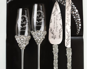 Personalized wedding gift for couple champagne flutes and cake cutting set Silver toasting glasses and cake set, Anniversary wedding gift