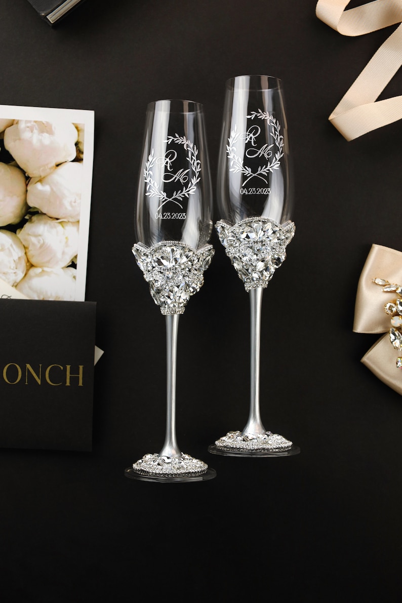 Personalized wedding gift for couple champagne flutes and cake cutting set Silver toasting glasses and cake set, Anniversary wedding gift image 2