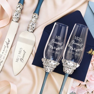 Navy wedding champagne flutes engraved cake server set Bridal shower gift for bride Anniversary decor Toasting glasses personalized cake set