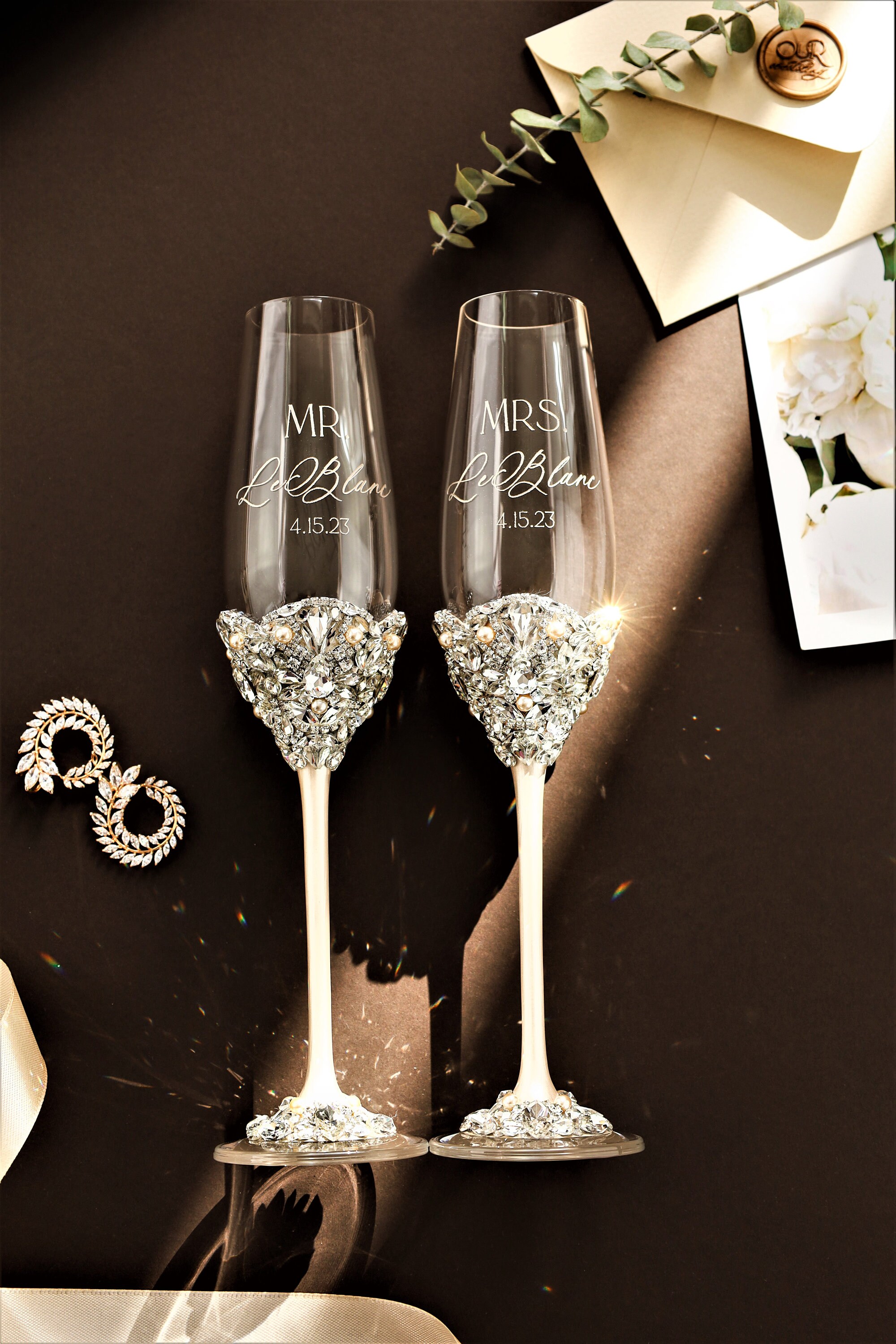 Personalized Champagne Flutes Tulip Shape Toasting Glasses With Box for  Bride and Groom Mr. and Mrs. Tulip Shape Glasses 