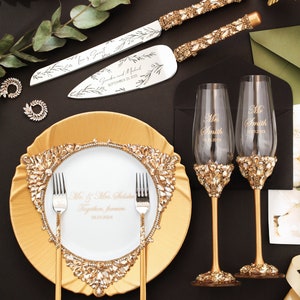 Personalized gifts Wedding glasses for Bride and Groom Cake Server Set Wedding plate forks Gold 50th Anniversary champagne flutes engraved Gold