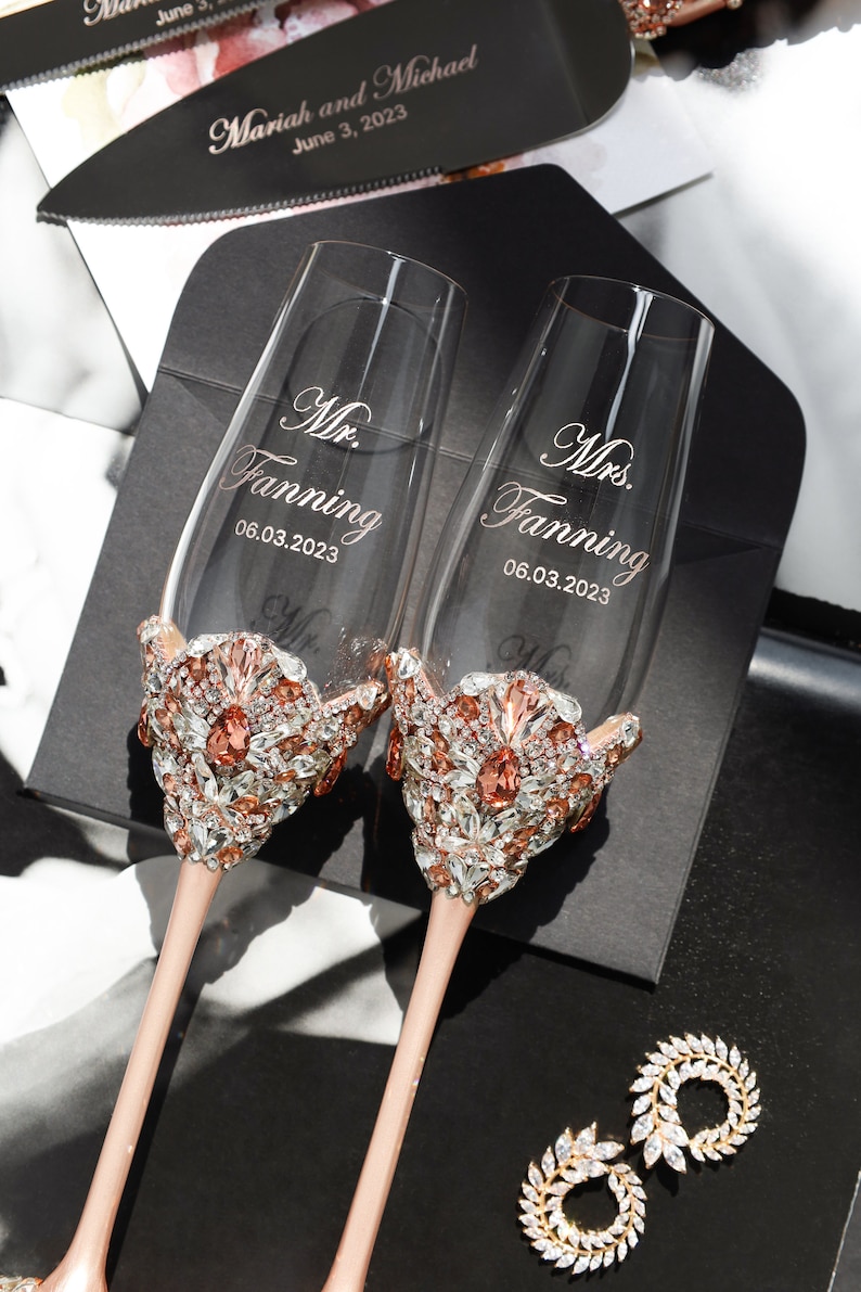 ROSE GOLD Wedding glasses and Cake Server Set , bride and groom wedding anniversary gift Personalized Champagne flutes and cake cutting set flutes