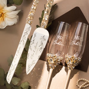 Ivory Gold Wedding glasses and Cake Server Set Wedding Cake Knife Cake Cutting Set Toasting flutes and cake server set, wedding gift Set of4
