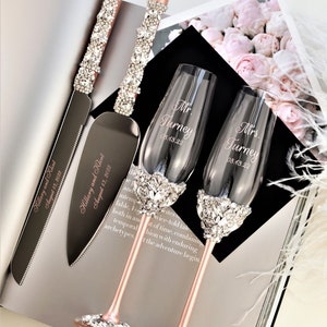 Juego de copas de boda y servidor de pasteles, color rosa rubor, plato y tenedores, flautas para tostar, cortador de pasteles, vasos, plato, tenedores