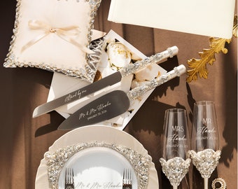 Personalized champagne flutes for bride and groom cake cutting set Engraved toasting glasses 30th Anniversary wedding gifts bridal shower