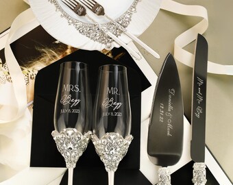 White wedding flutes for bride and groom Personalized wedding gifts for bride White toasting glasses and cake set Anniversary wedding gifts