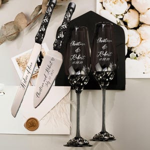 Personalized wedding Glasses for Bride and Groom, anniversary wedding gift for couple Black gothic toasting glasses Crystal champagne flutes