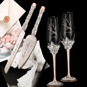 Wedding gifts for bride Engraved champagne flutes for bride and groom cake cutter set gold anniversary gift Wedding decor toasting glasses