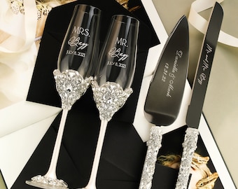 Wedding engagement gift White champagne flutes for bride and groom cake cutting set engraved toasting glasses cake set 10th Anniversary gift