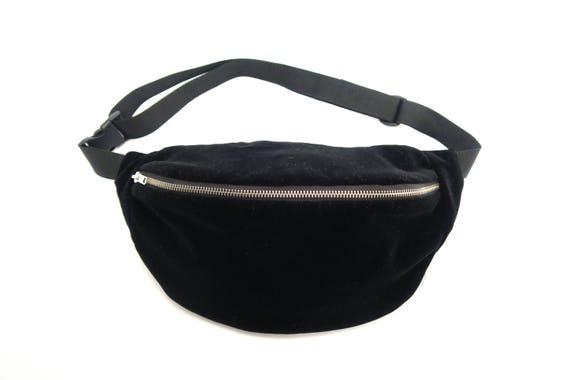 Große Bauchtasche aus schwarzem Samt