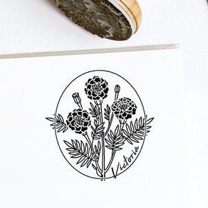 Timbro personalizzato con tagete, fiori di nascita di ottobre, Tagetes Patula, regali fatti a mano per le donne, nonna in una confezione speciale e adorabile