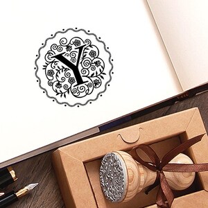Sello Y, sello de goma con letra inicial Y, papelería con monograma floral, regalos hechos a mano personalizados para mujeres y hombres en un embalaje especial y encantador