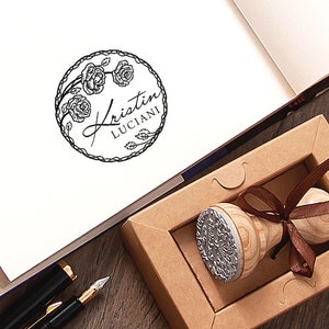 Sello de rosa, corona de rosas Custom Stamper, rosas de la placa de la cartera, sello de goma de las flores, caja de regalo de Kraft