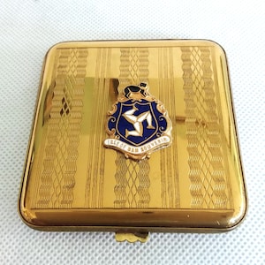 Compatto, cipria compatta Vintage Gwenda, logo Isle Of Man, cipria compatta da donna color oro anni '60, con piumino e setaccio, cipria compatta con specchio.