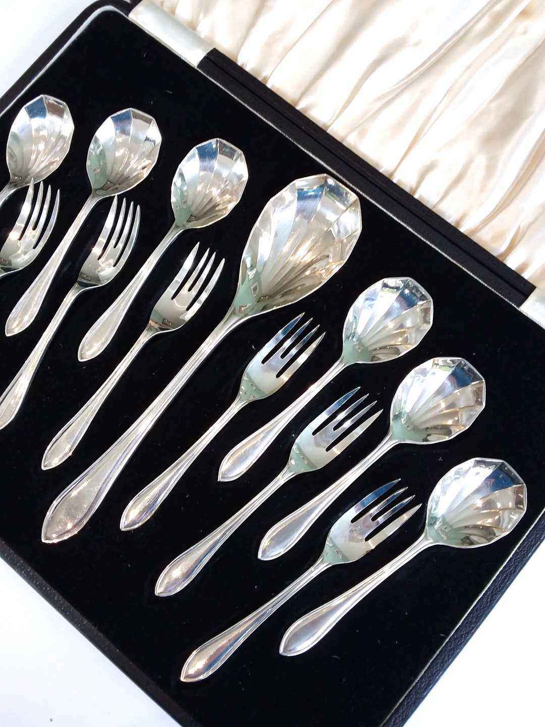 Viners Cutlery, Dessert Spoons, Fruit Spoons and Forks, Cake Forks