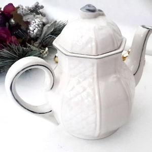 Arthur Wood, white Teapot, bluebird finial, or coffee pot, blue trim, Staffordshire Ironstone No. 6056, 1 litre