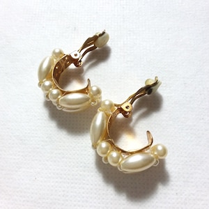 Pearl Earrings, Clip on earrings gold tone 1960s earrings, choose from 2 available, good clean jewelry. Pearl earrings, bridal shower gift.