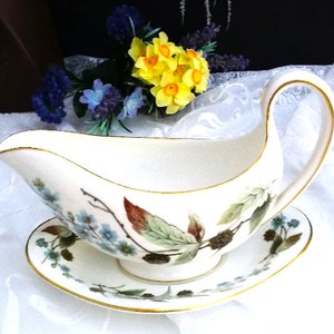 Wedgwood, sauce boat, Spring Morning pattern, sauce or gravy boat with saucer, large sauce jug for dining and serving..