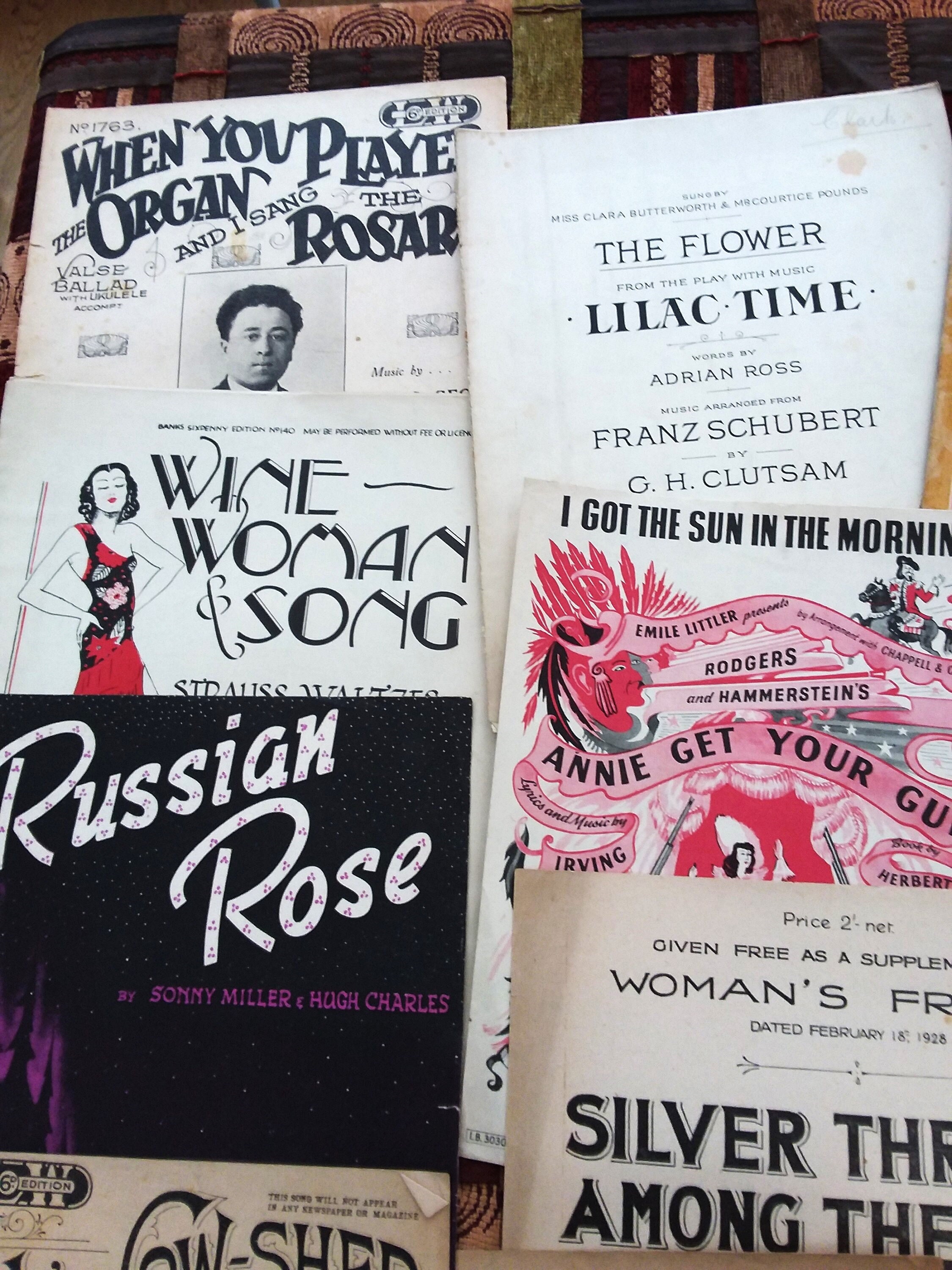 Sheet music, 13 x music magazine with music and songs, from the 1920s to 1940s. Classic music hall melodies,  vintage music magazines.
