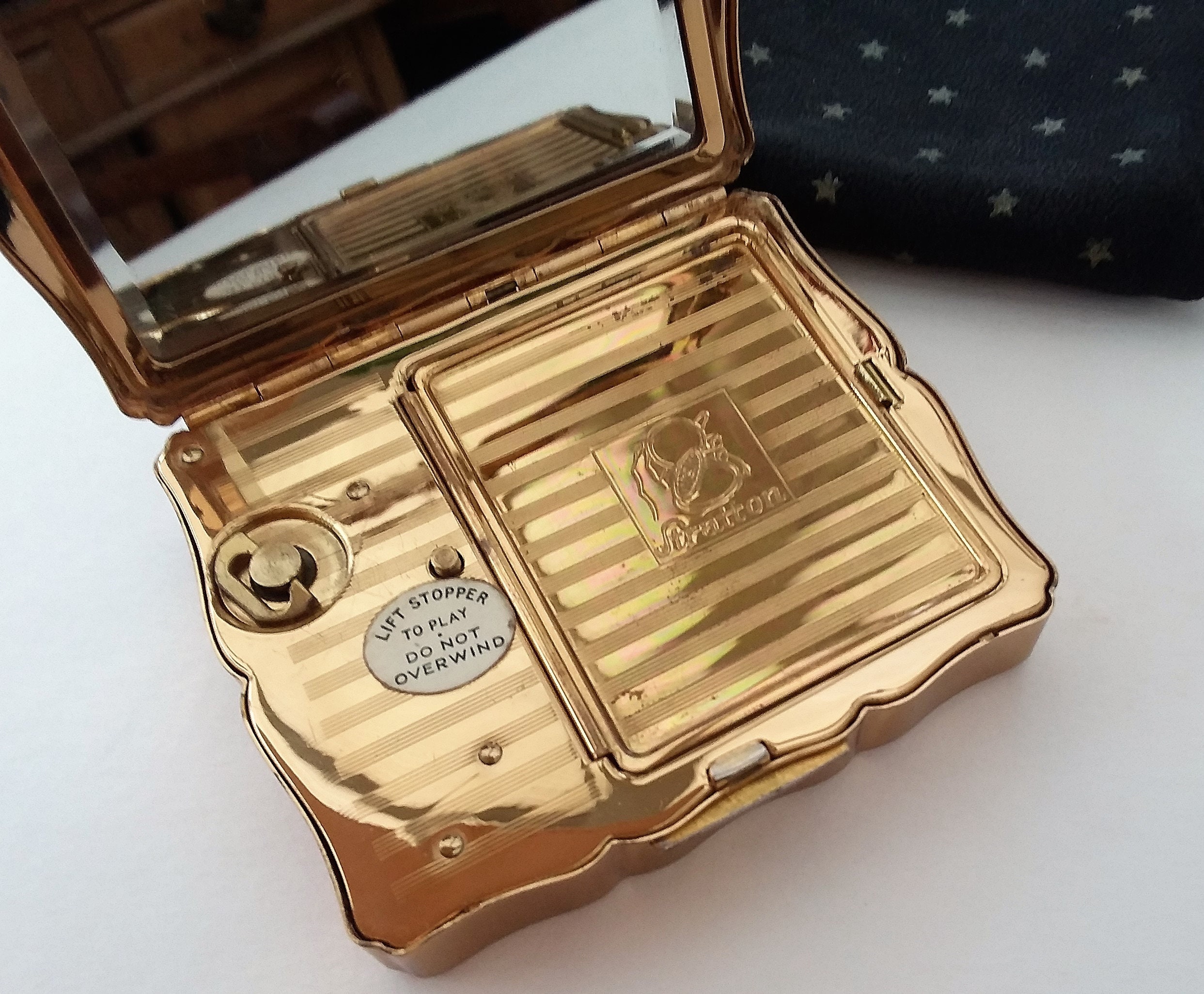 Stratton Musical Compact Gold Tone Powder Compact With | Etsy UK