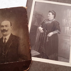 cartes postales vintage portrait, cartes du cabinet, photos en noir et blanc, 2 x photographies autrichiennes, mari et femme peut-être. Ida Sabbo.