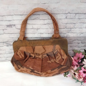 Vintage Carpet Style Handbag: Brown Cloth Purse with Wooden Closure