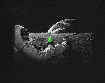 Men know why T-Shirt Mens Gift Idea Astronaut Drinking Beer Moon Garment Apparel Birthday Present