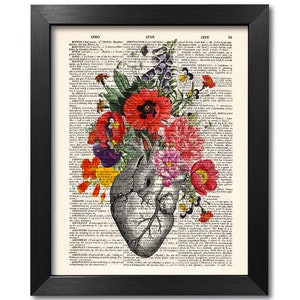 Anatomisches Herz mit Blumen, Kunstdruck anatomisches Herz, Druck auf alter Buchseite, Valentinstag Geschenk image 1