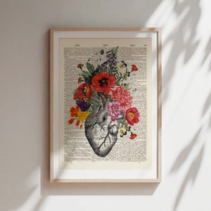 Anatomisches Herz mit Blumen, Kunstdruck anatomisches Herz, Druck auf alter Buchseite, Valentinstag Geschenk image 3