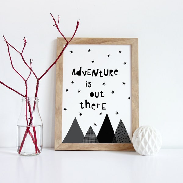 Adventure Is Out There Print, Adventure Awaits, Nursery Wall Art, Inspirational Quote Print, stampa bianco e nero, Nursery Quote Printable,