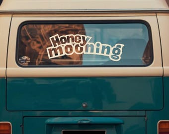 Retro Honeymooning Car Decal | Vintage Honeymoon Car Sticker | Campervan Wedding Decal | Newlywed Road Trip