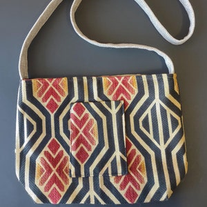 Fabric shoulder bag, beautiful fabric, lightweight and comfortable. Lined, pockets, cell pocket, good size!
