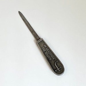 Vintage Doherty Solid Pewter "En gratitud a los jesuitas" Abrecartas