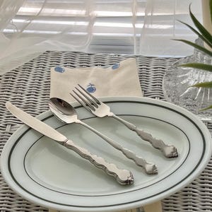 Choice Oneida Valerie Distinction Deluxe Stainless Flatware Knife Spoon Fork